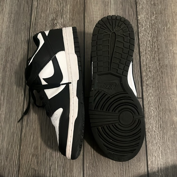 WMNS NIKE LOW PANDA DUNKS - Picture 2 of 3